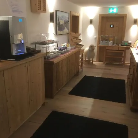 Aparthotel Gastehaus Destina *